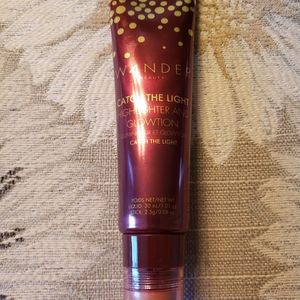 *SOLD* Wander Beauty Catch The Light Highlighter & Glowtion